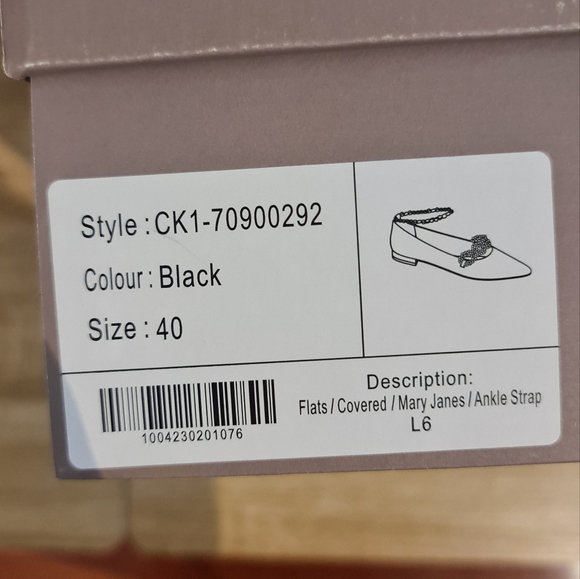 Charles & Keith - Black kitten heels with pearls - Picture 7 of 7